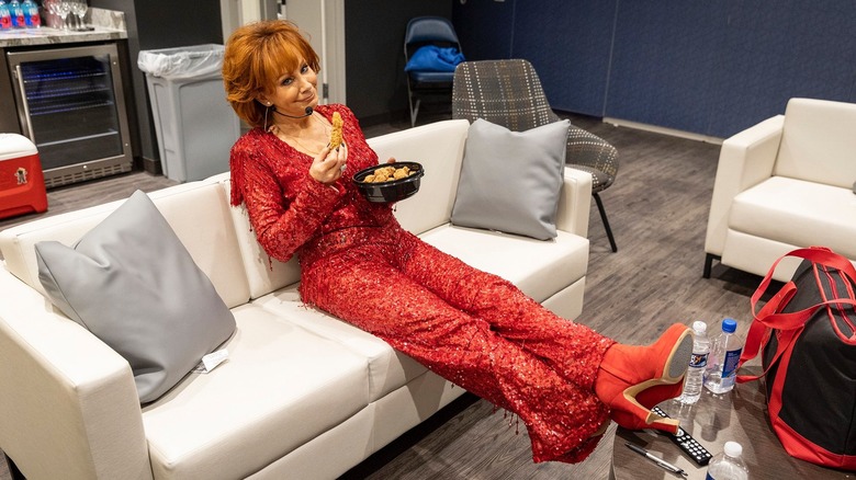 Reba McEntire eats backstage