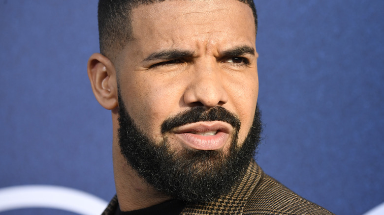 Drake Sleeps on a $400,000 Mattress 😴 Drake went all out when designi