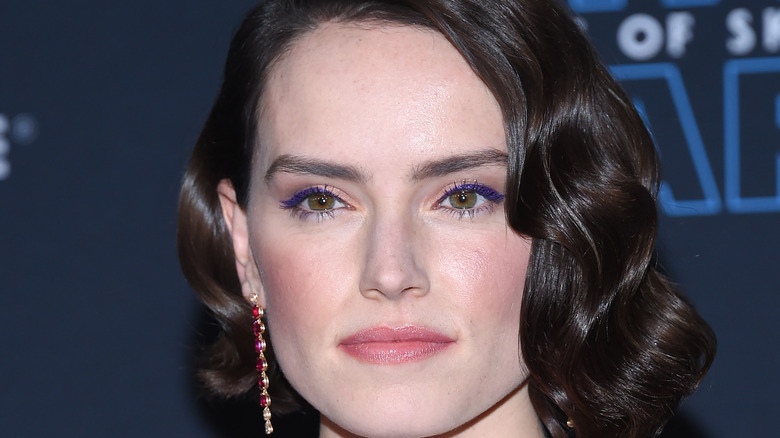 Daisy Ridley wearing purple eyeliner