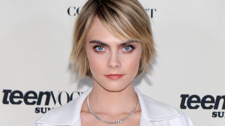 Cara Delevingne bob hair tense 