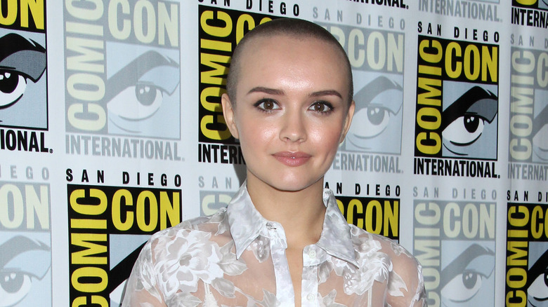 Olivia Cooke at Comic-Con after shaving her head.