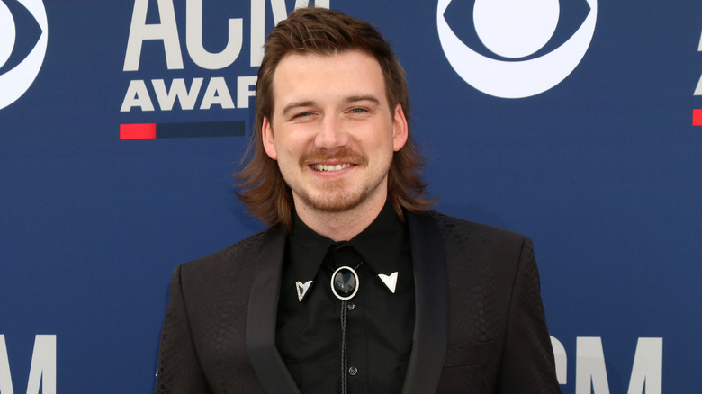 Morgan Wallen posing