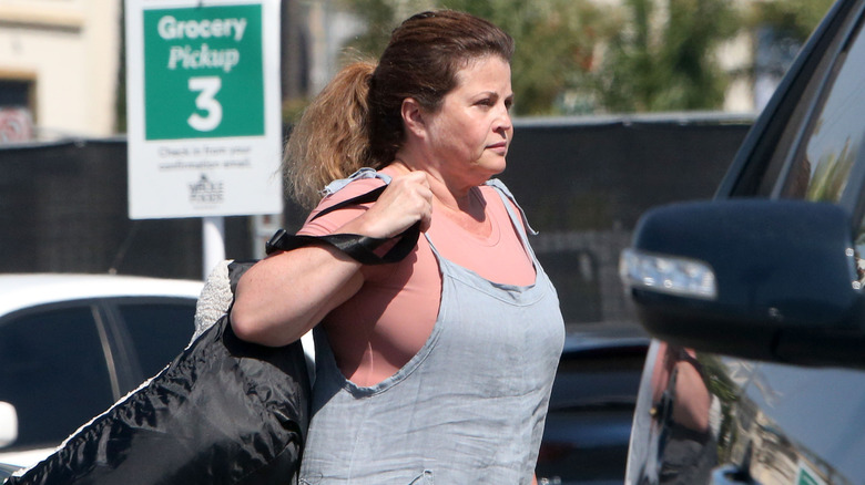 Yasmine Bleeth carrying bag in Los Angeles, Calif.