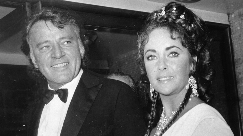 Richard Burton and Elizabeth Taylor smiling