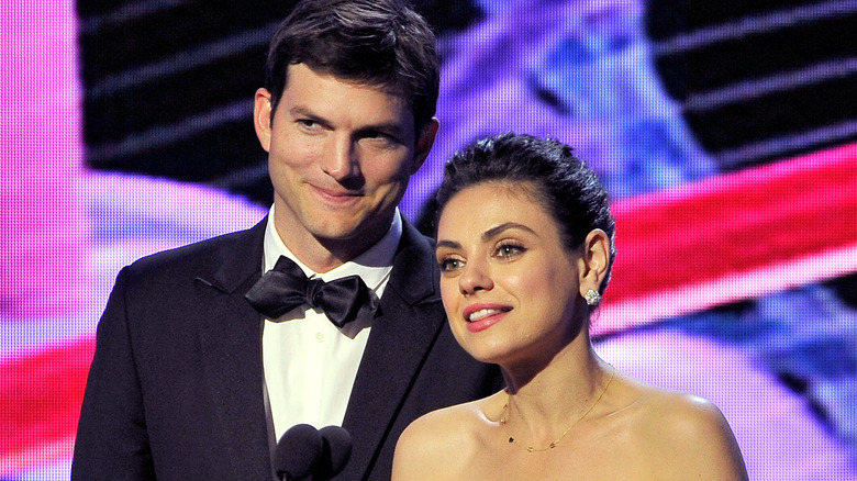 Ashton Kutcher and Mila Kunis presenting