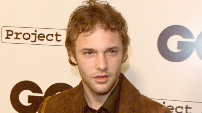 Brad Renfro posing