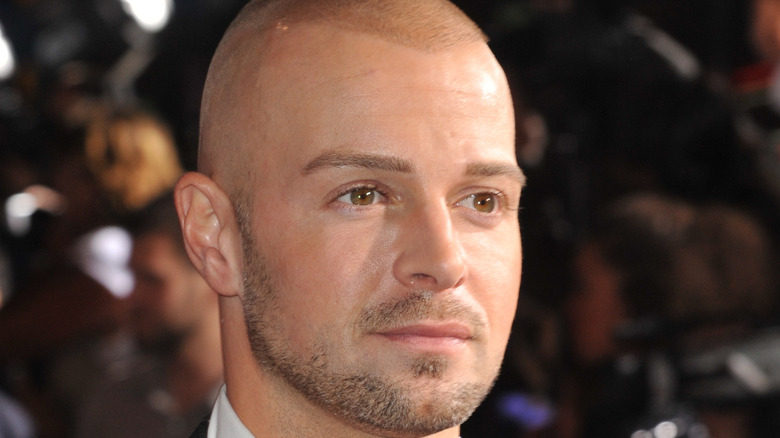 Joey Lawrence cleanly shaven at formal affair