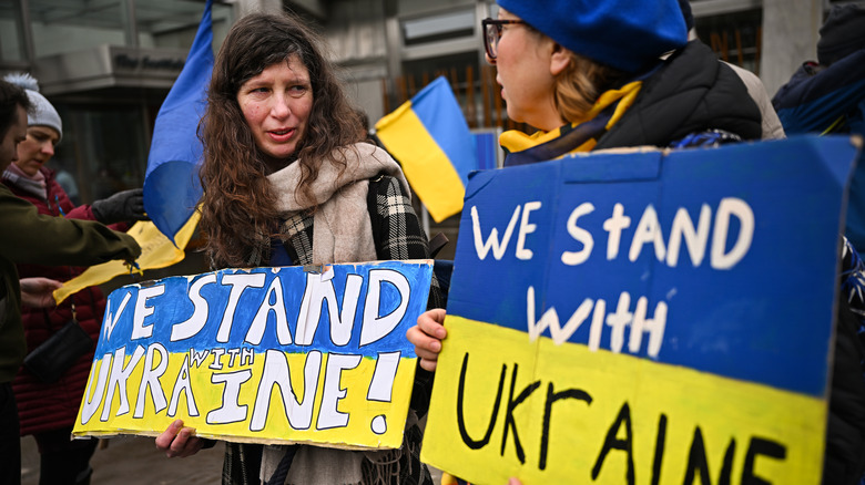 Protestors supporting Ukraine