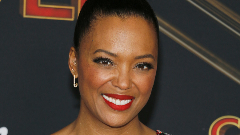 Aisha Tyler wearing red lipstick