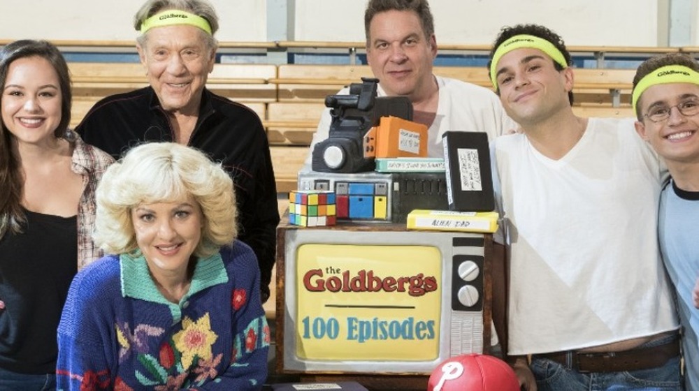 Hayley Orrantia, George Segal, Jeff Garlin, Troy Gentile, Sean Giambrone and Wendi McLendon-Covey pose for a photo at event celebrating the 100th episode of TVs hit comedy The Goldbergs on October 4, 2017