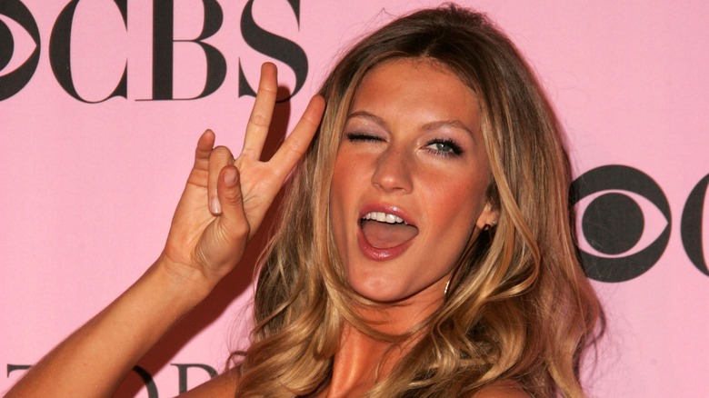 Gisele Bündchen winking peace sign