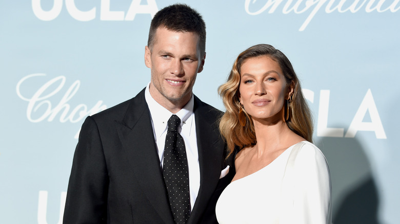 Tom Brady and Gisele Bündchen posing