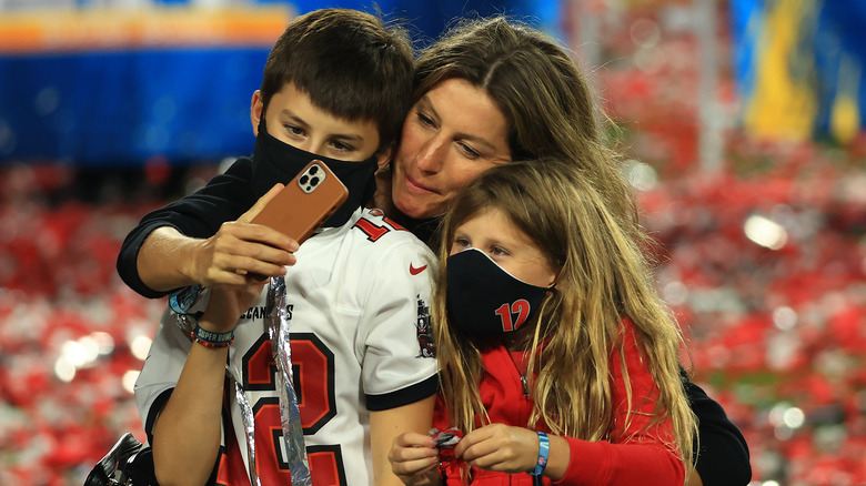 Gisele Bundchen taking selfie with kids