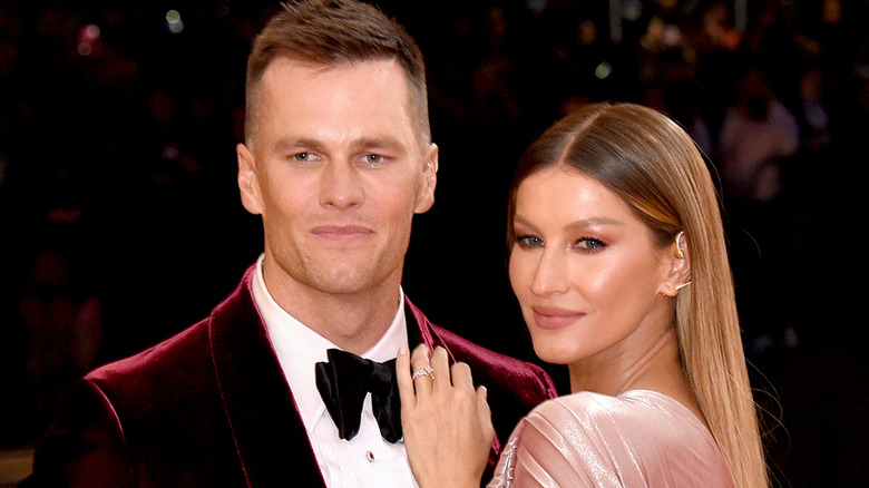 Tom Brady and Gisele Bündchen posing