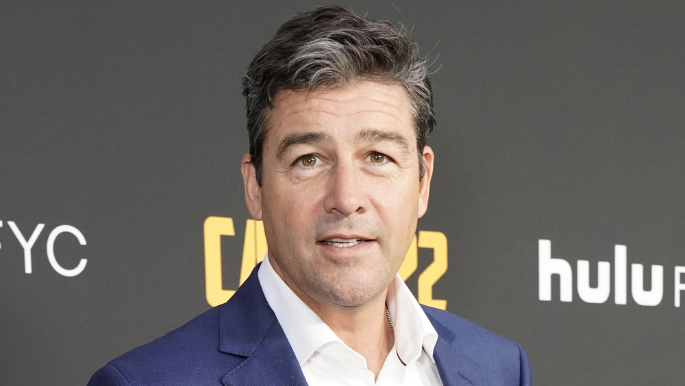 Kyle Chandler with a slight smile 