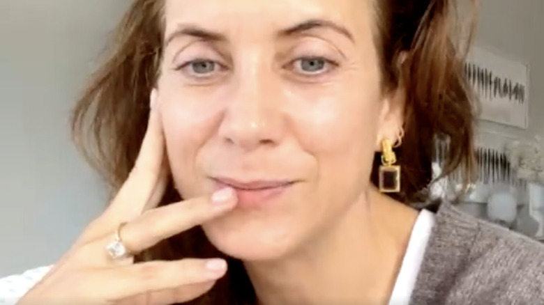 Kate Walsh and her ring on Instagram live