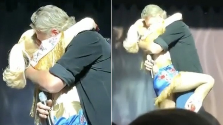 Gwen Stefani and Blake Shelton hugging on stage