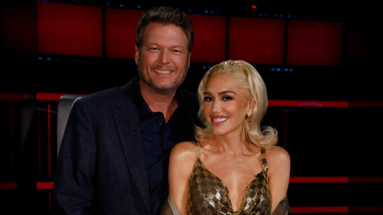 Blake Shelton and Gwen Stefani posing