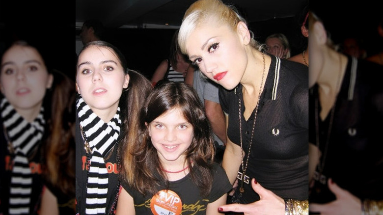 Gwen Stefani, Lady Sovereign, and Mae Muller in a group photo