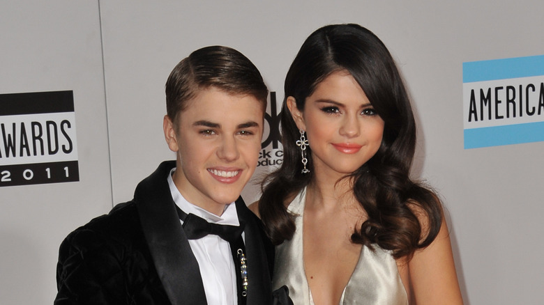 Justin Bieber and Selena Gomez pose 