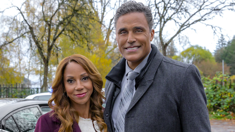 Holly Robinson-Peete and Rick Fox smiling