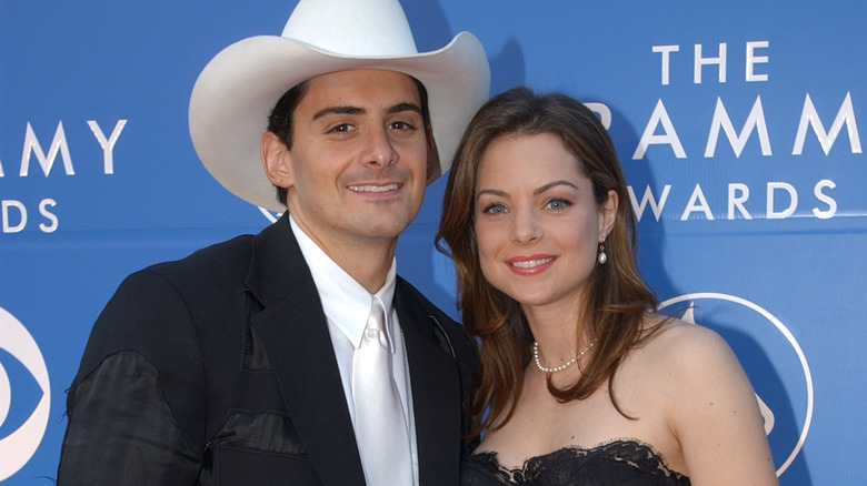 Brad Paisley and Kimberly Williams-Paisley smiling at the 2002 Grammy Awards