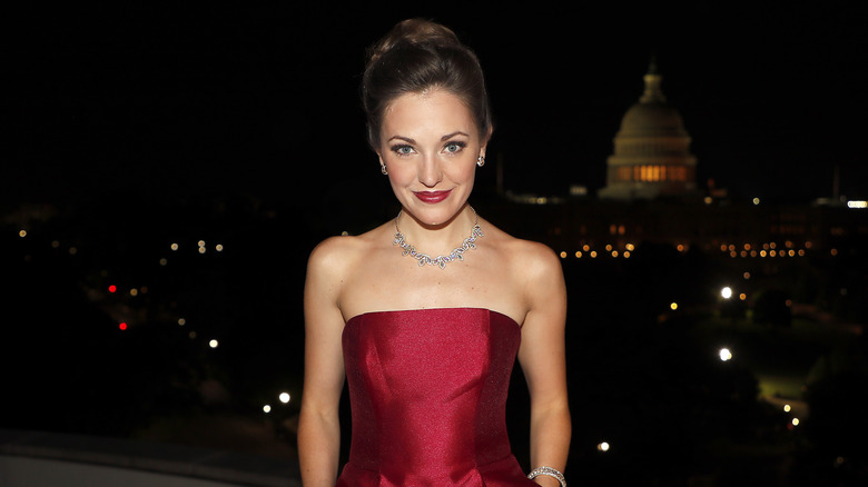 Laura Osnes posing