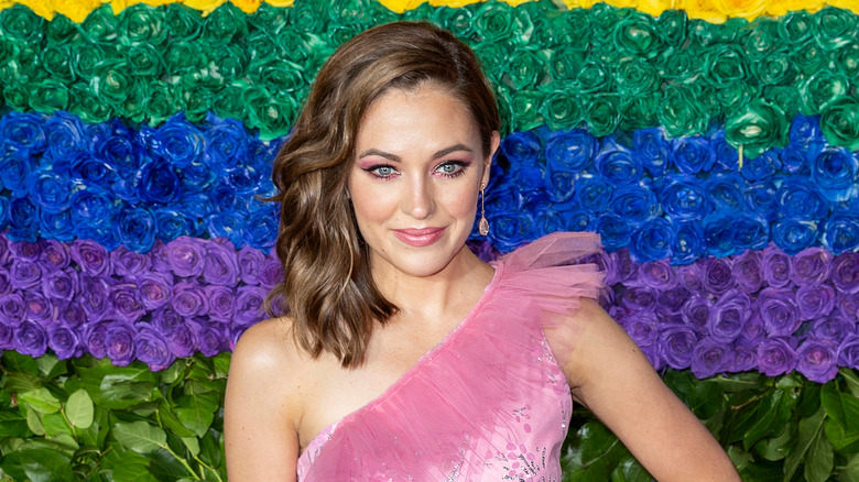 Laura Osnes posing at an event