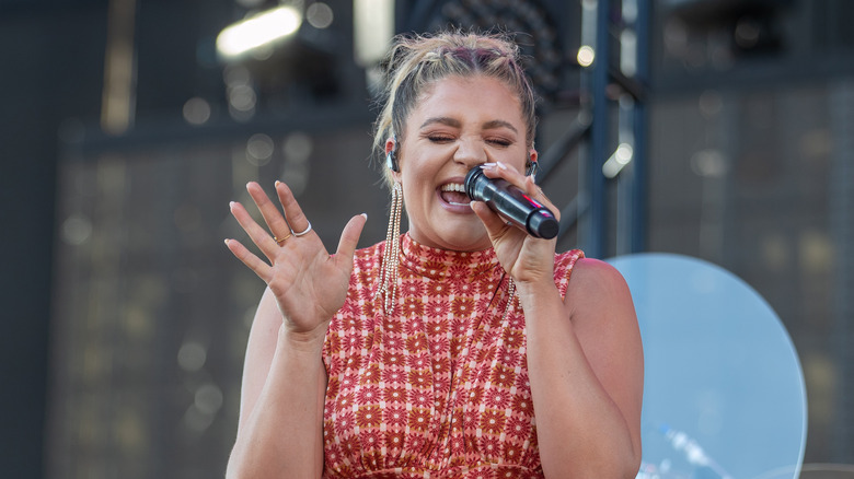 Lauren Alaina singing into a microphone