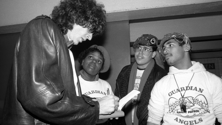 Howard Stern signing autographs