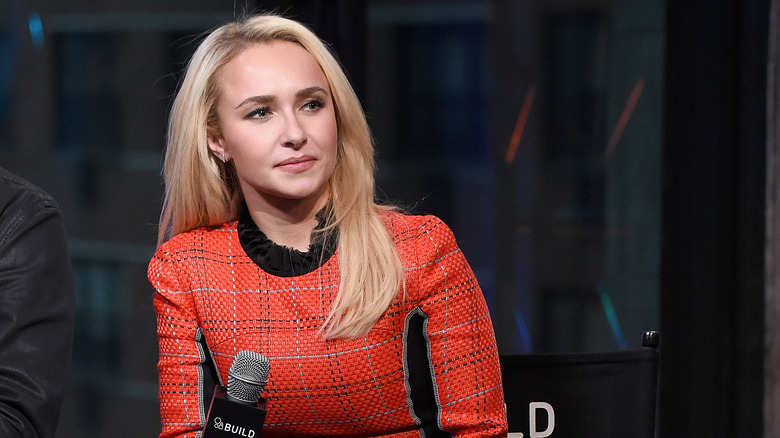 Hayden Panettiere upset brown eye shadow