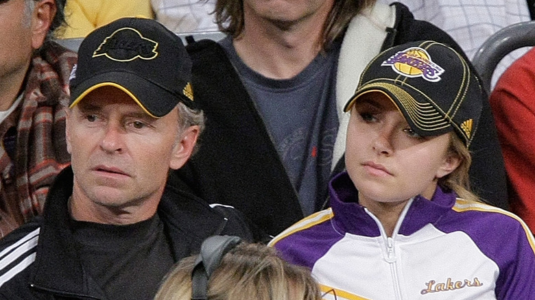 Alan Panettiere watching a game with daughter Hayden Panettiere