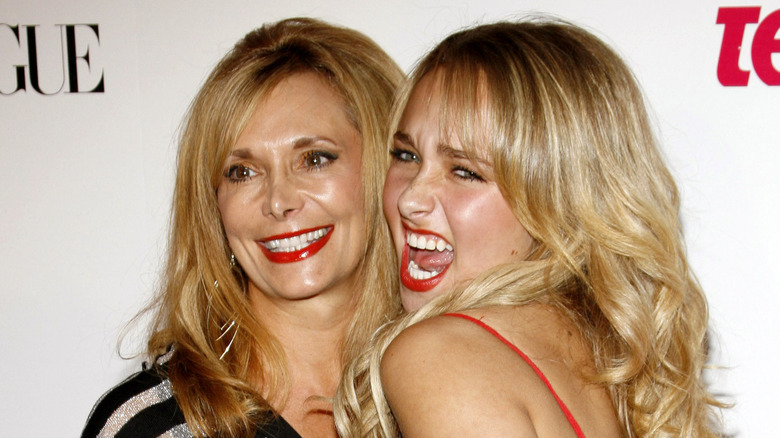 Hayden Panettiere posing with her mom Lesley Vogel