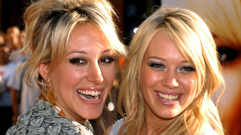 Haylie Duff and Hilary Duff on the red carpet