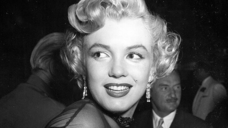 Marilyn Monroe looking over shoulder