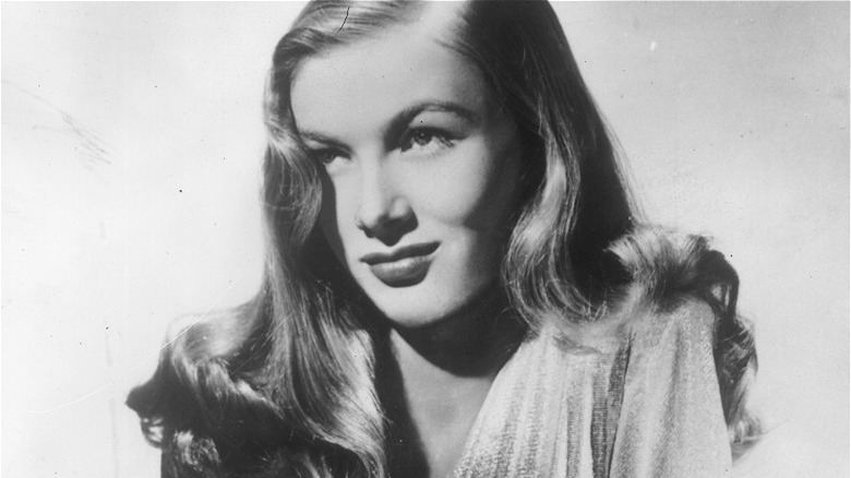 Veronica Lake eye covered publicity photo