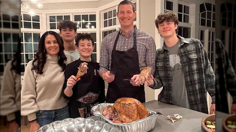 Tracy Wolfson posing with her family