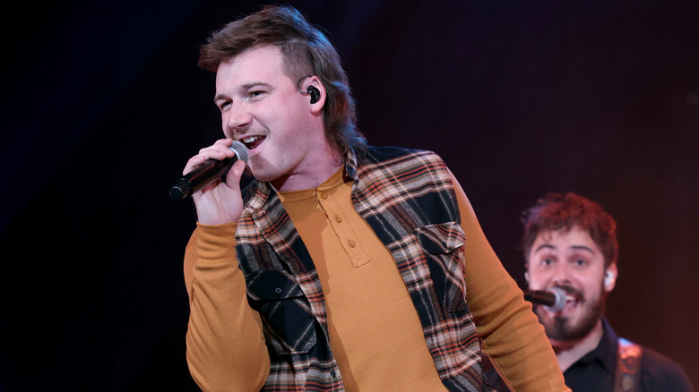 Morgan Wallen singing