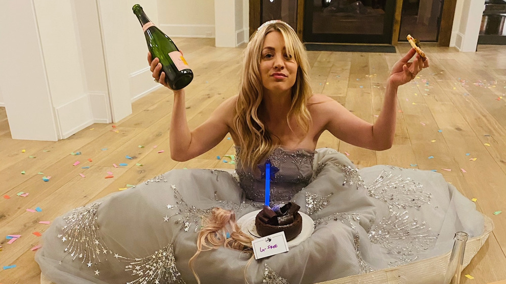 Kaley Cuoco posing at home during the Golden Globes
