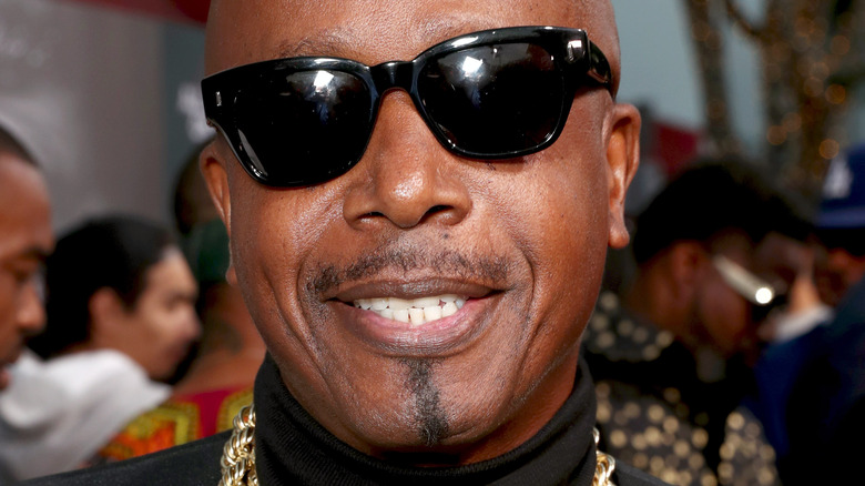 MC Hammer wearing gold chains