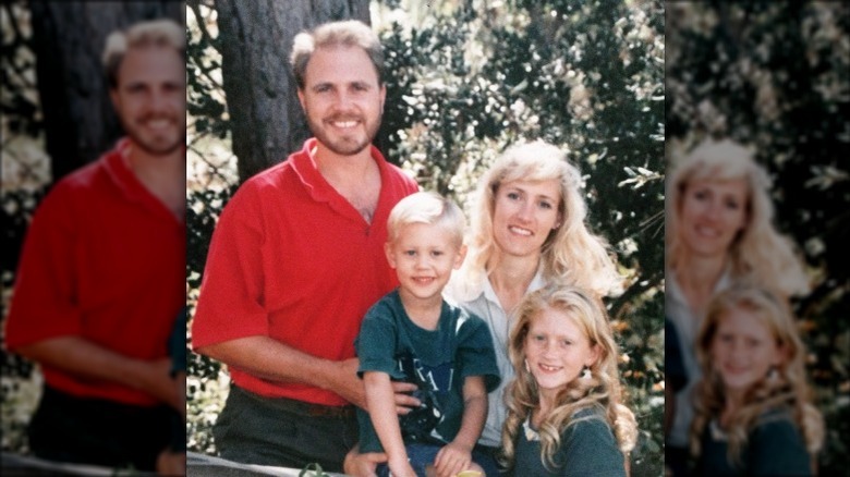 Austin Butler posing with family