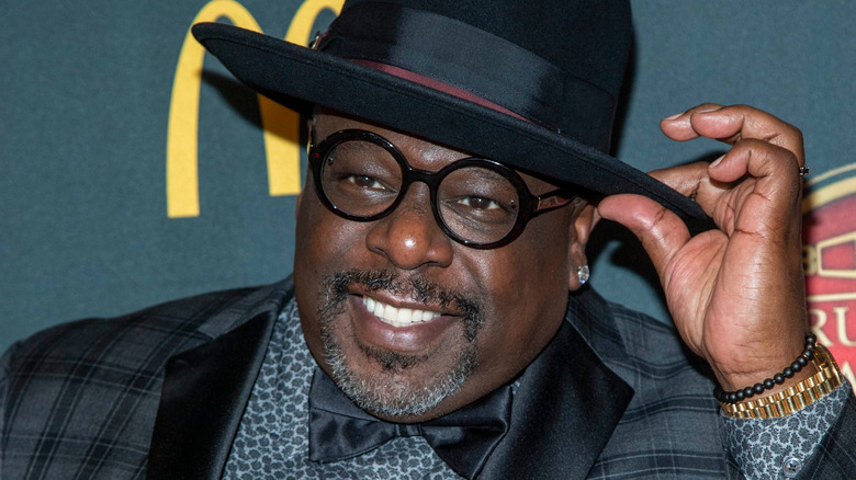 Cedric the Entertainer wearing glasses