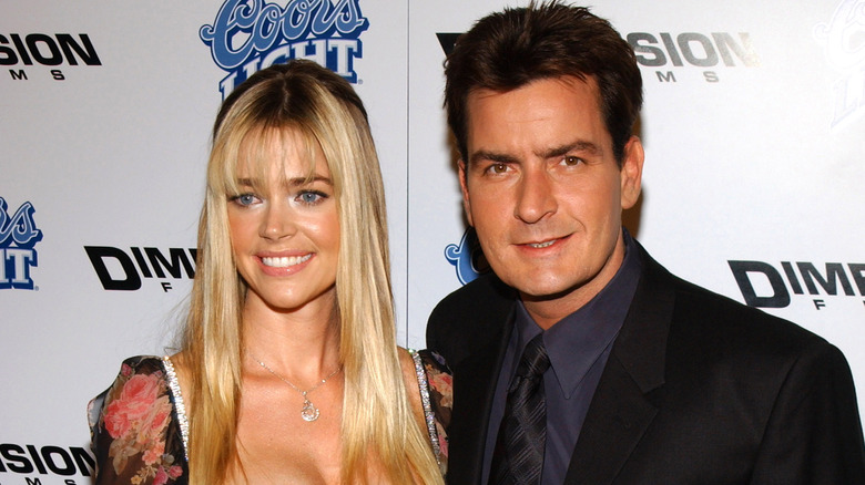 Denise Richards and Charlie Sheen smilng