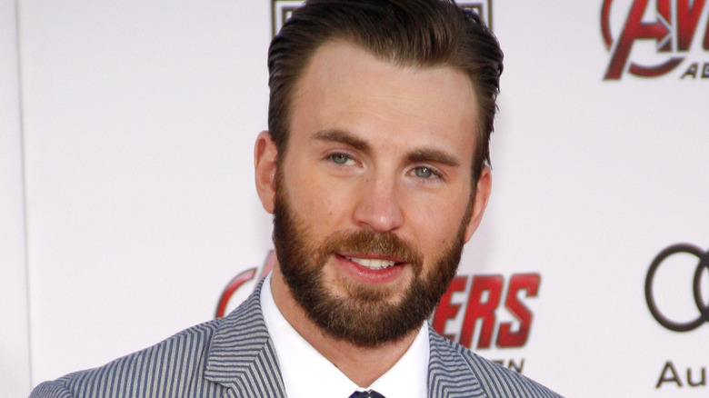 Chris Evans smiles on the red carpet