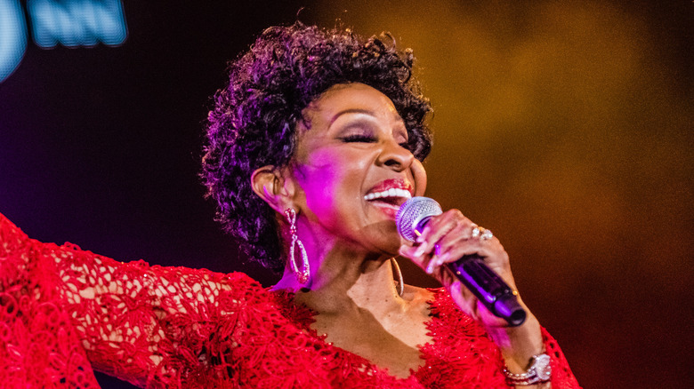 Gladys Knight sings into the microphone on stage