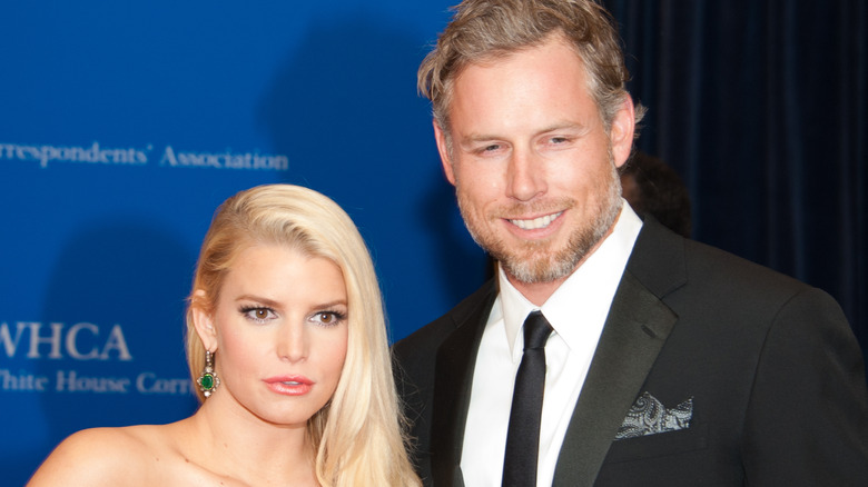 Jessica Simpson and Eric Johnson posing together