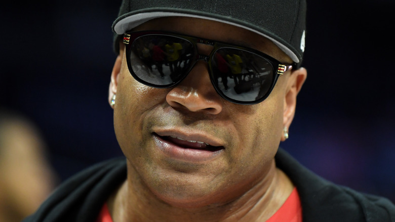 LL Cool J wearing a navy blue New York Yankees cap