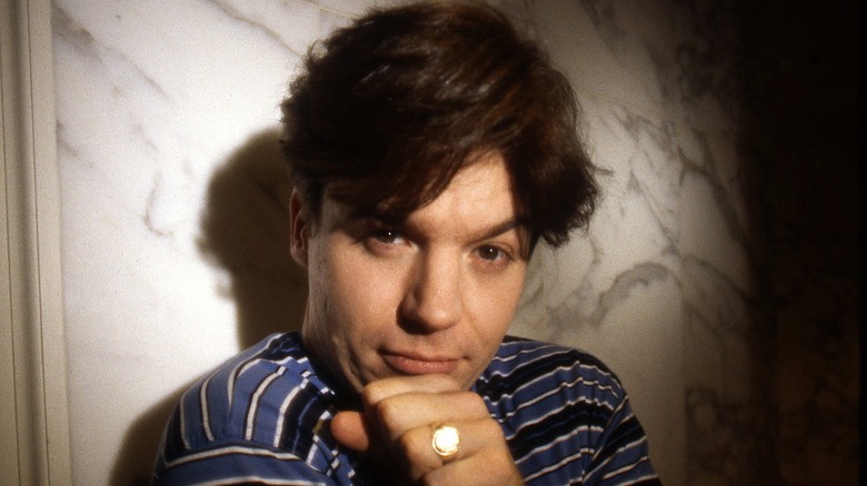 Mike Myers posing in 1993