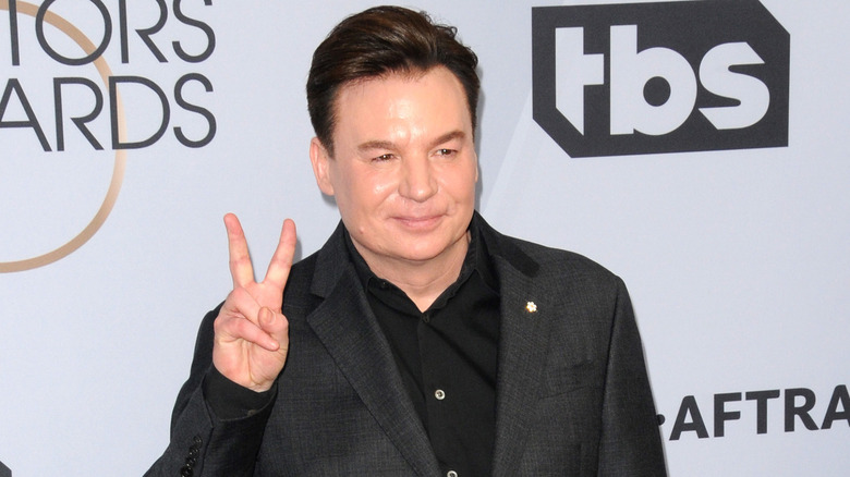 Mike Myers giving peace sign in 2019