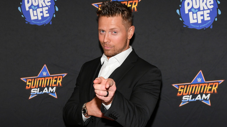 Mike The Miz Mizanin pointing